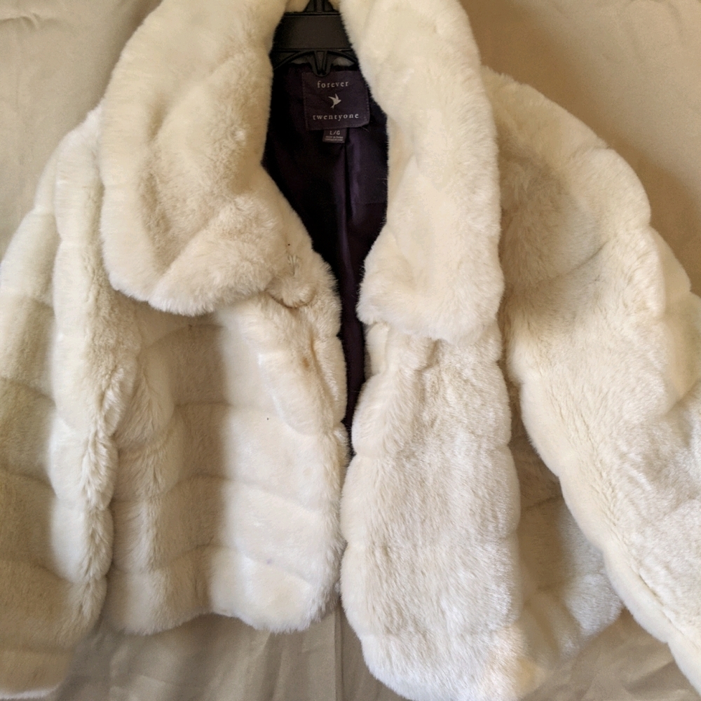 Beautiful fur faux Elegant cropped Coat.